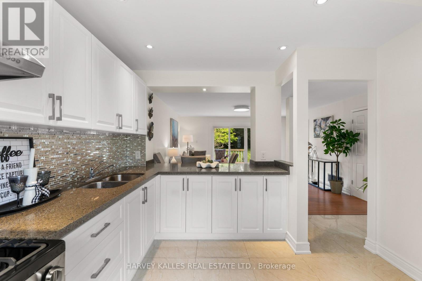 225 Hollyberry Trail, Toronto, Ontario M2H 2P3 - Photo 5 - C13779480
