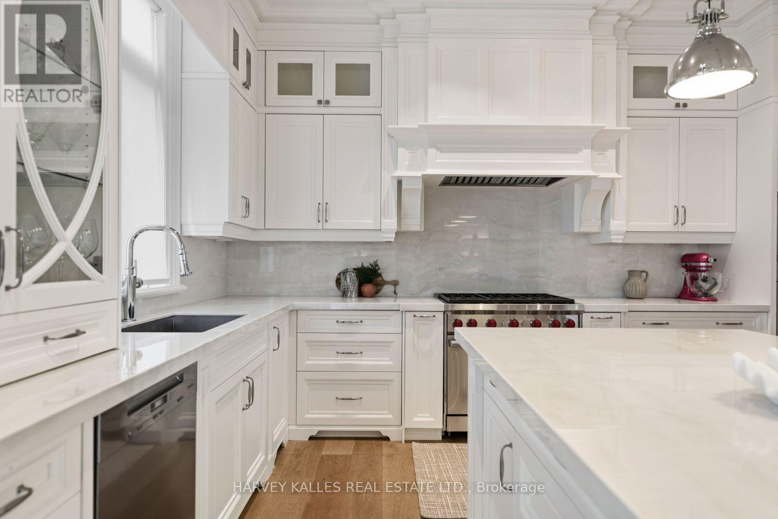 523 Vesta Drive, Toronto, Ontario  M5P 3A9 - Photo 11 - C13779646