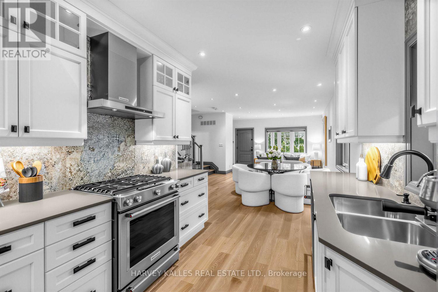 487 Winnett Avenue, Toronto, Ontario M6C 3M6 - Photo 10 - C13780208