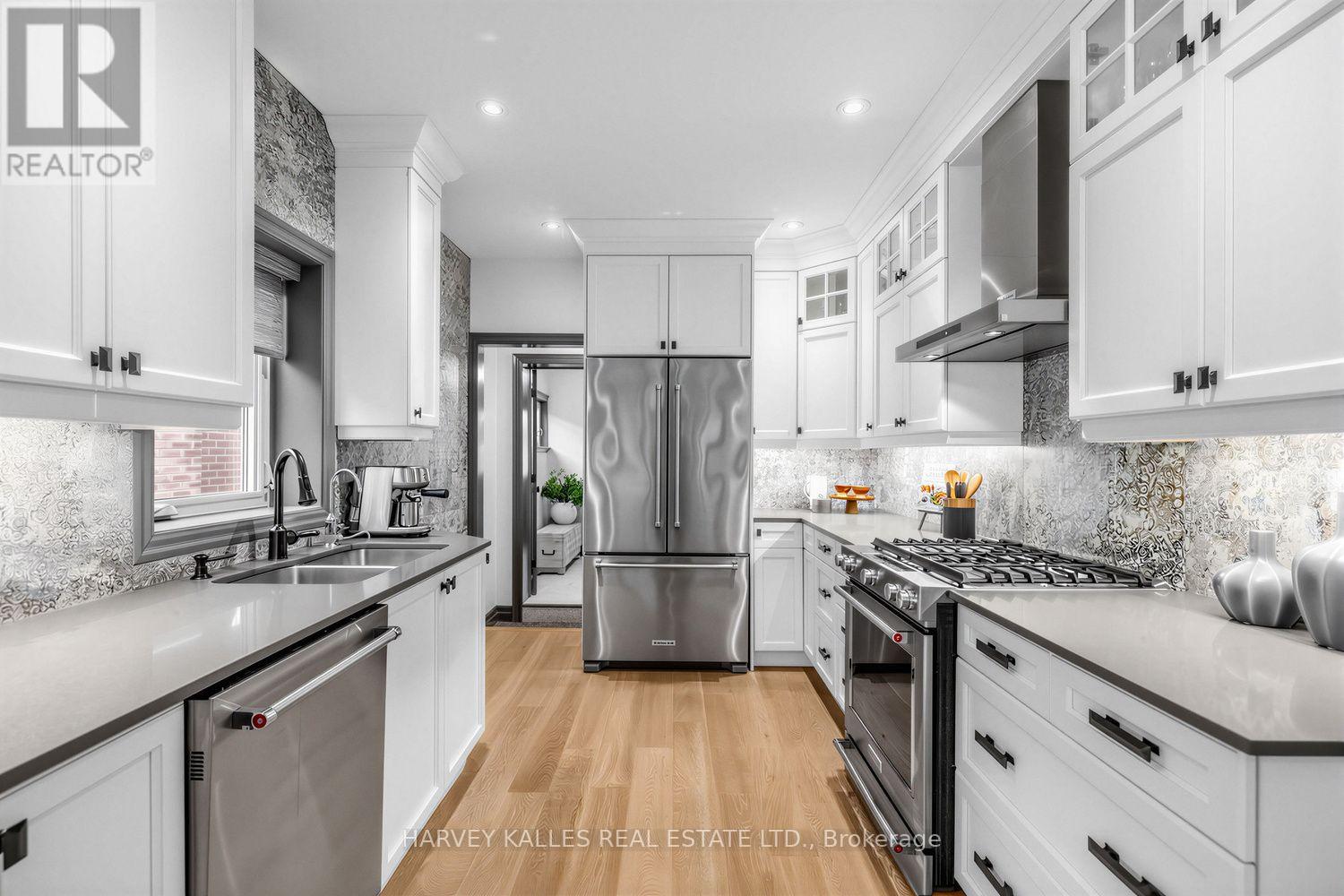 487 Winnett Avenue, Toronto, Ontario M6C 3M6 - Photo 11 - C13780208