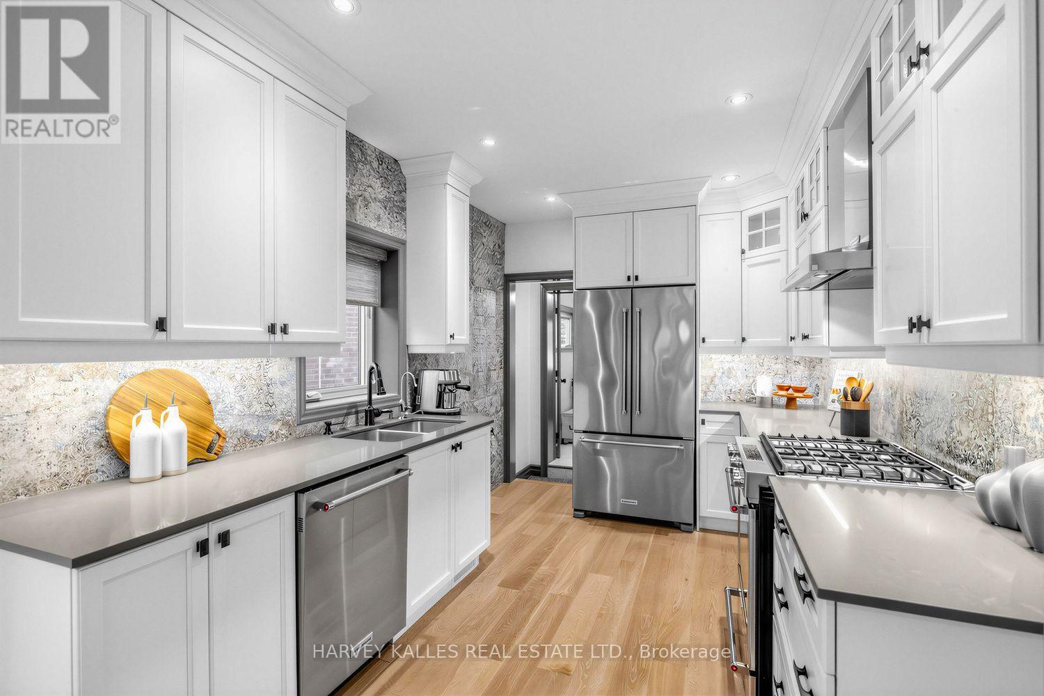 487 Winnett Avenue, Toronto, Ontario M6C 3M6 - Photo 12 - C13780208