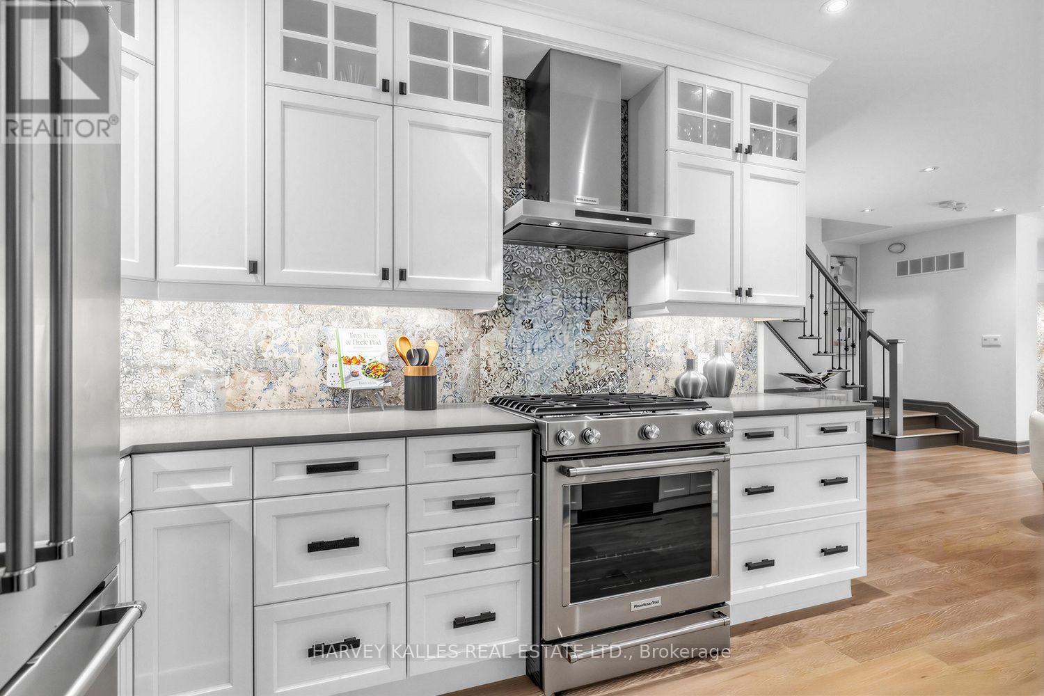 487 Winnett Avenue, Toronto, Ontario M6C 3M6 - Photo 13 - C13780208