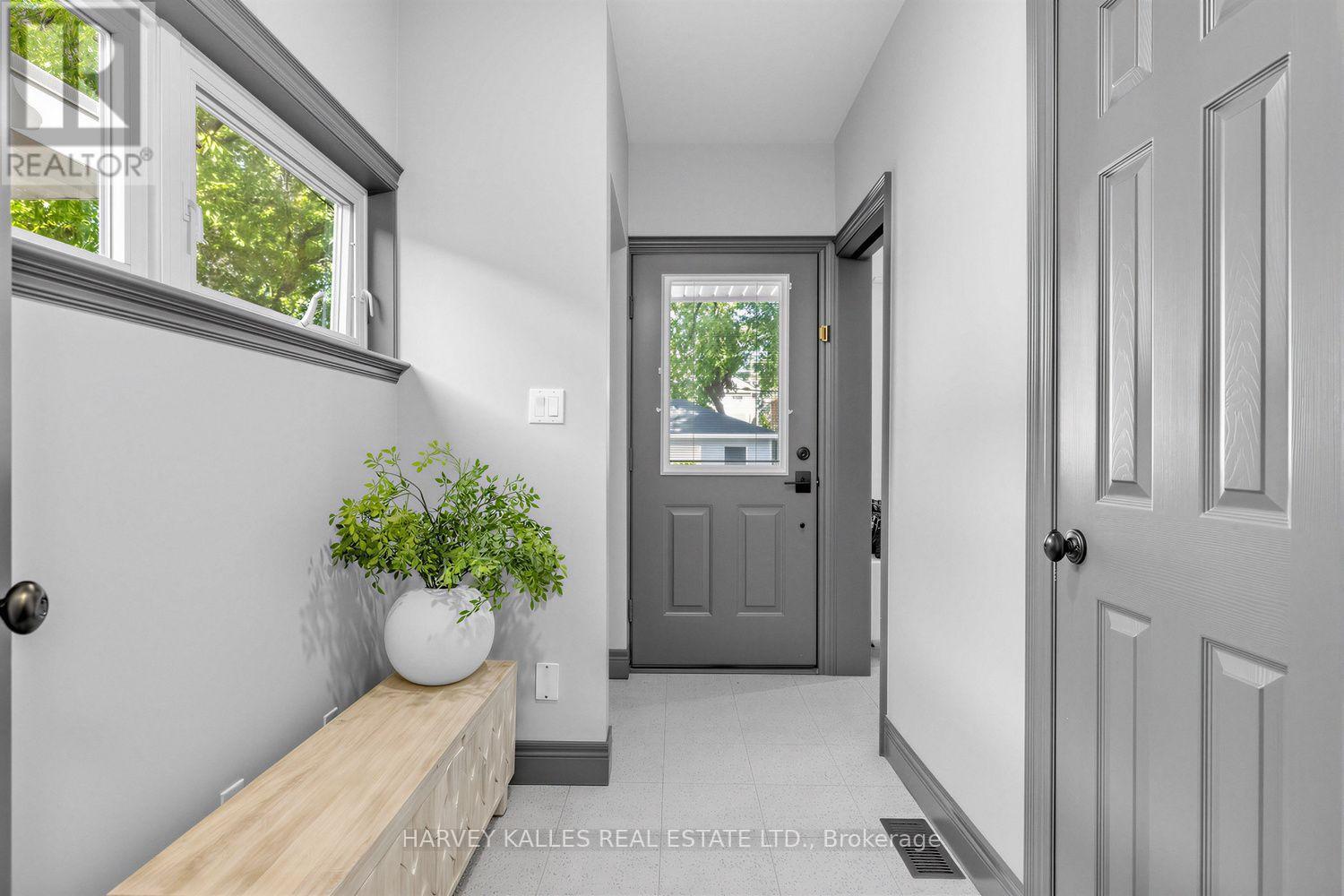 487 Winnett Avenue, Toronto, Ontario M6C 3M6 - Photo 14 - C13780208