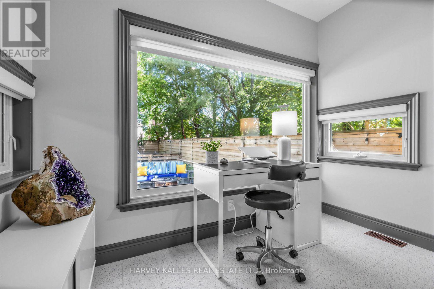 487 Winnett Avenue, Toronto, Ontario M6C 3M6 - Photo 15 - C13780208