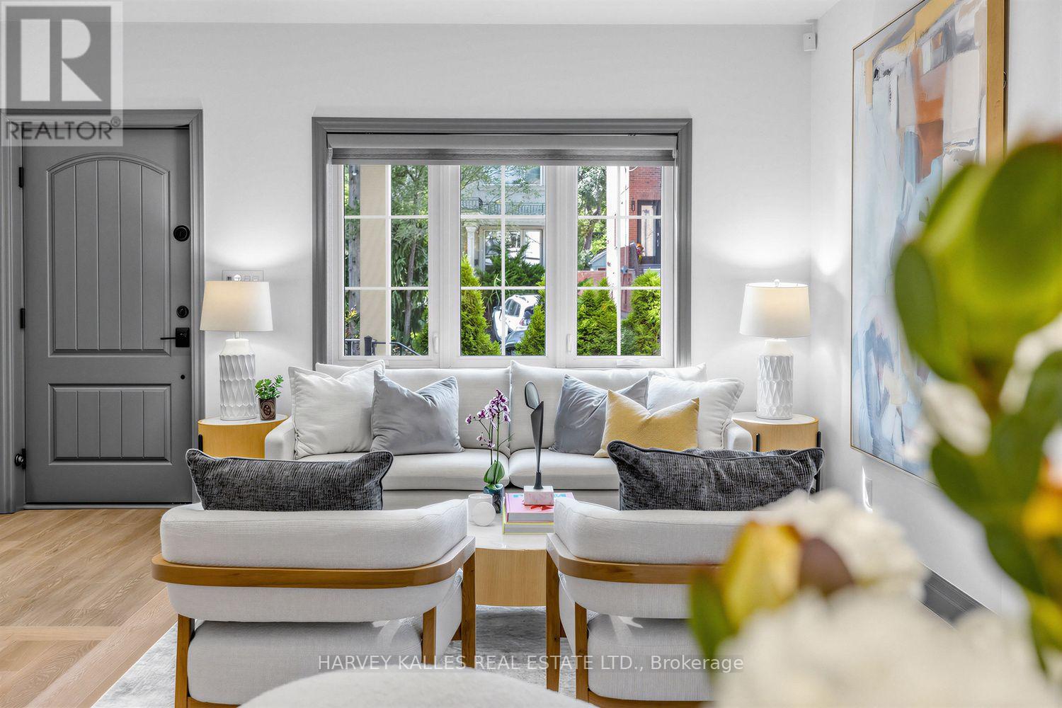 487 Winnett Avenue, Toronto, Ontario M6C 3M6 - Photo 4 - C13780208