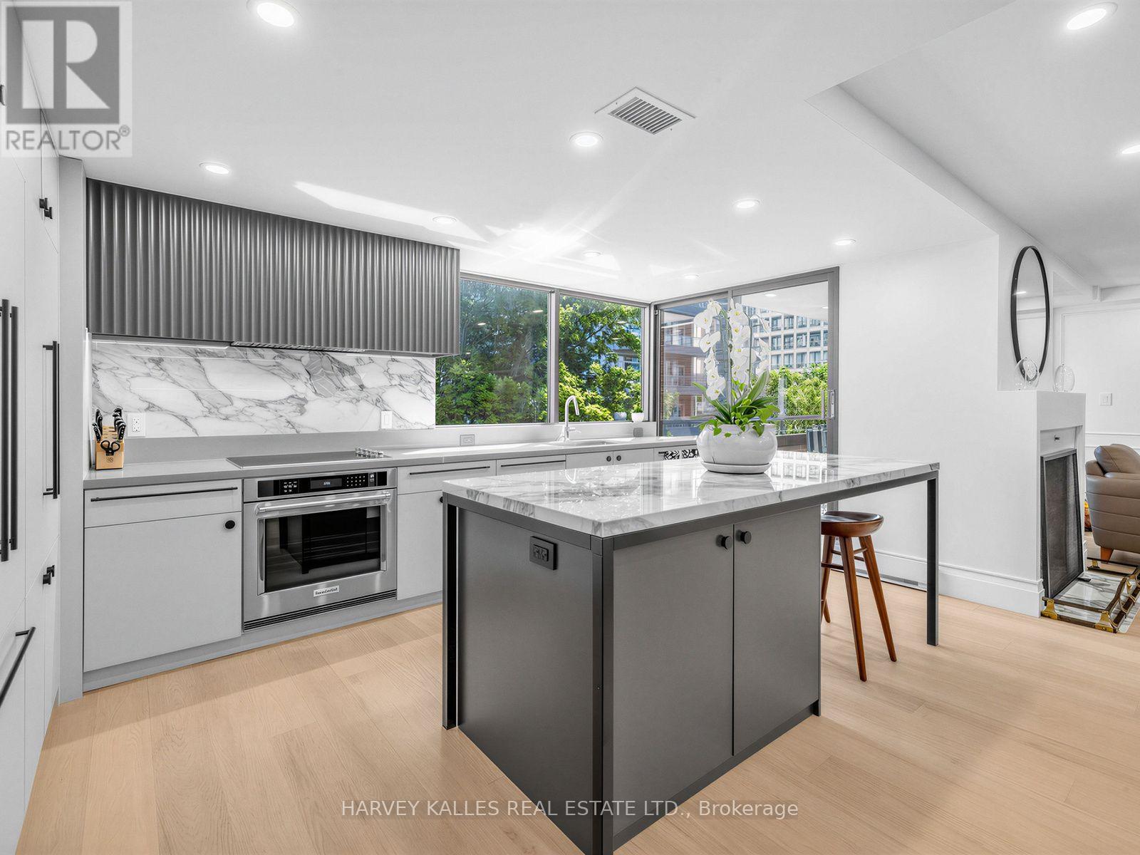 404 - 349 ST. CLAIR AVENUE W, Toronto, Ontario