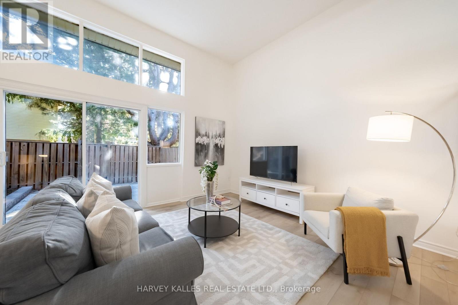 102 Jenny Wren Way, Toronto, Ontario M2H 2Z2 - Photo 2 - C13783674