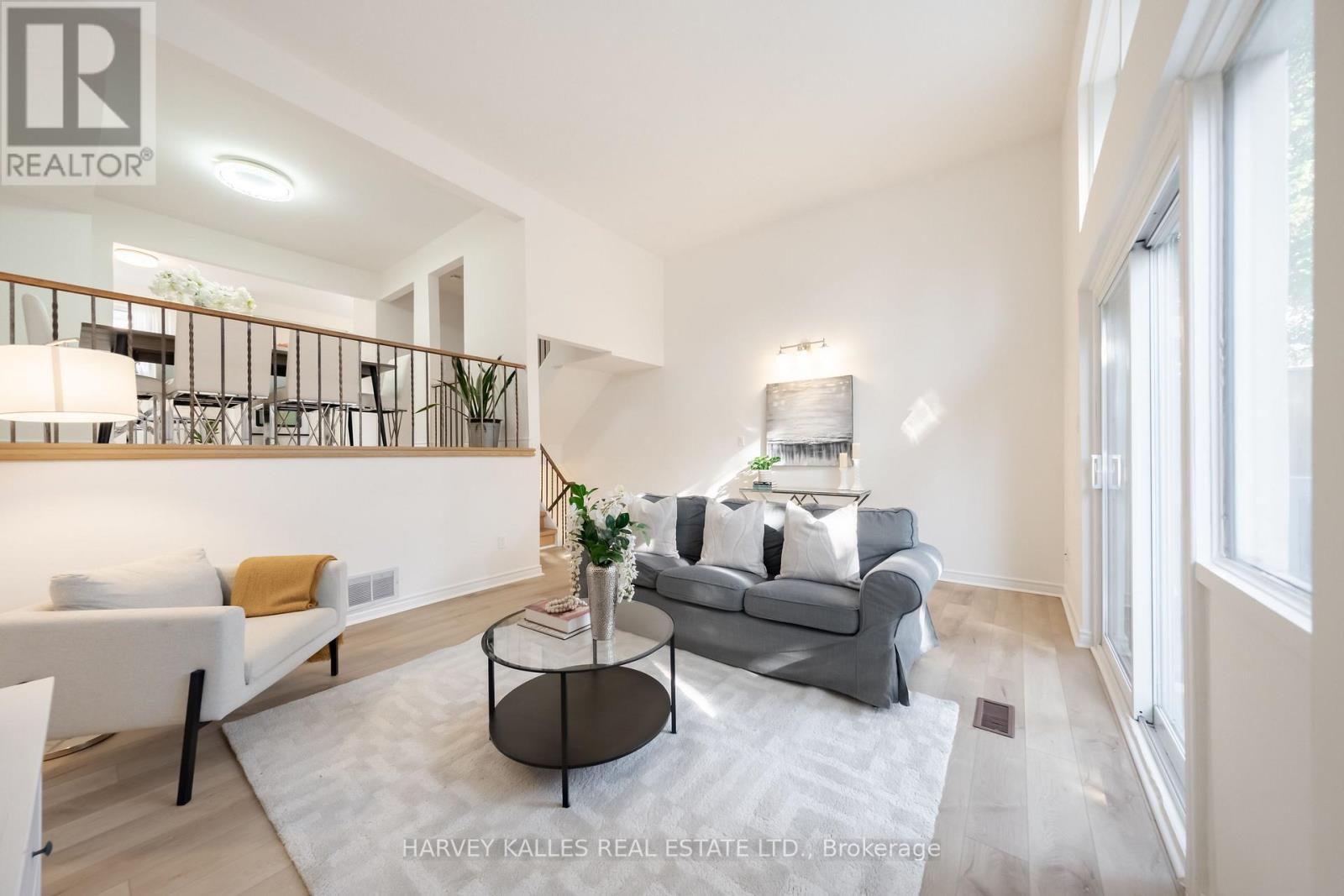 102 Jenny Wren Way, Toronto, Ontario M2H 2Z2 - Photo 3 - C13783674