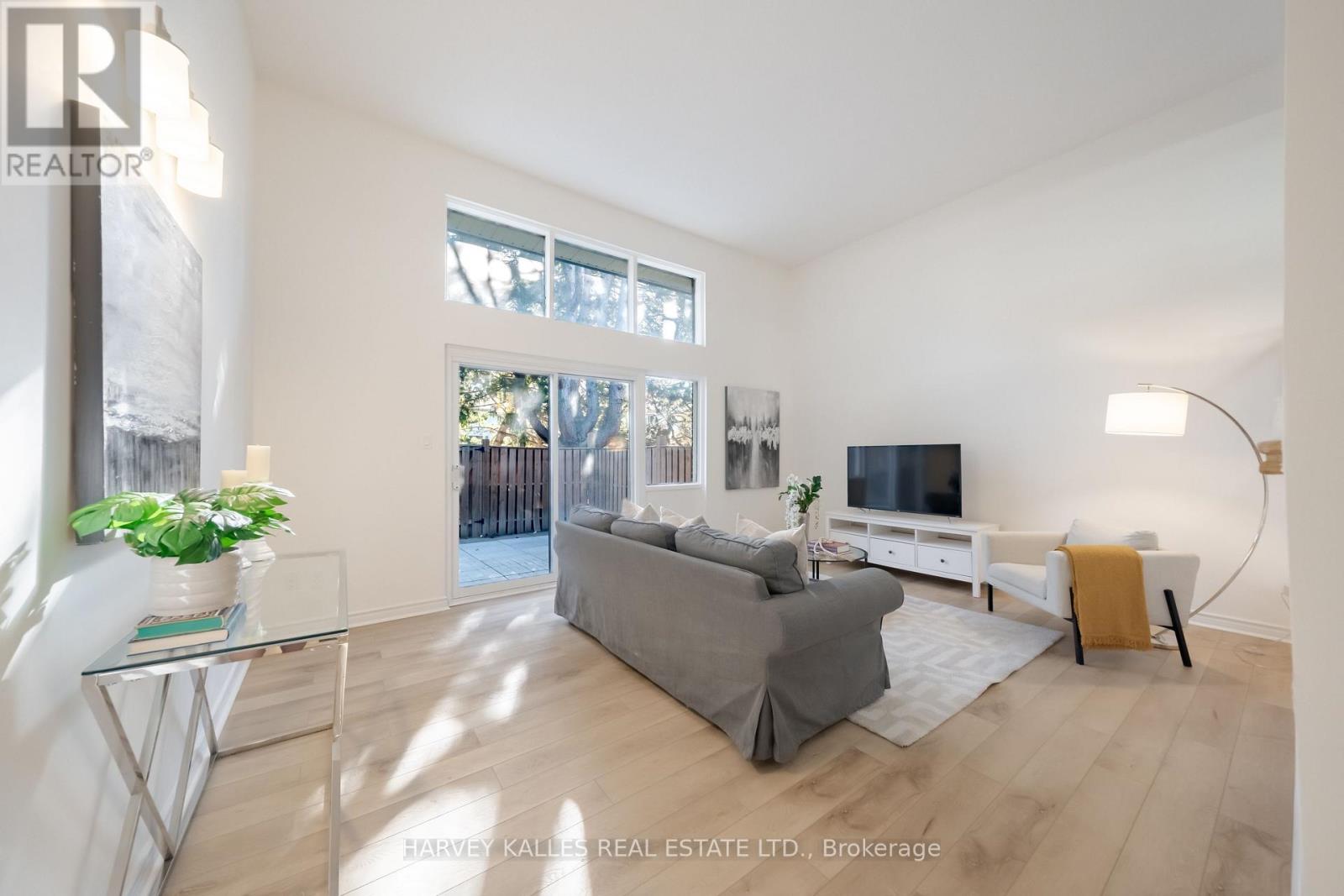 102 Jenny Wren Way, Toronto, Ontario M2H 2Z2 - Photo 5 - C13783674