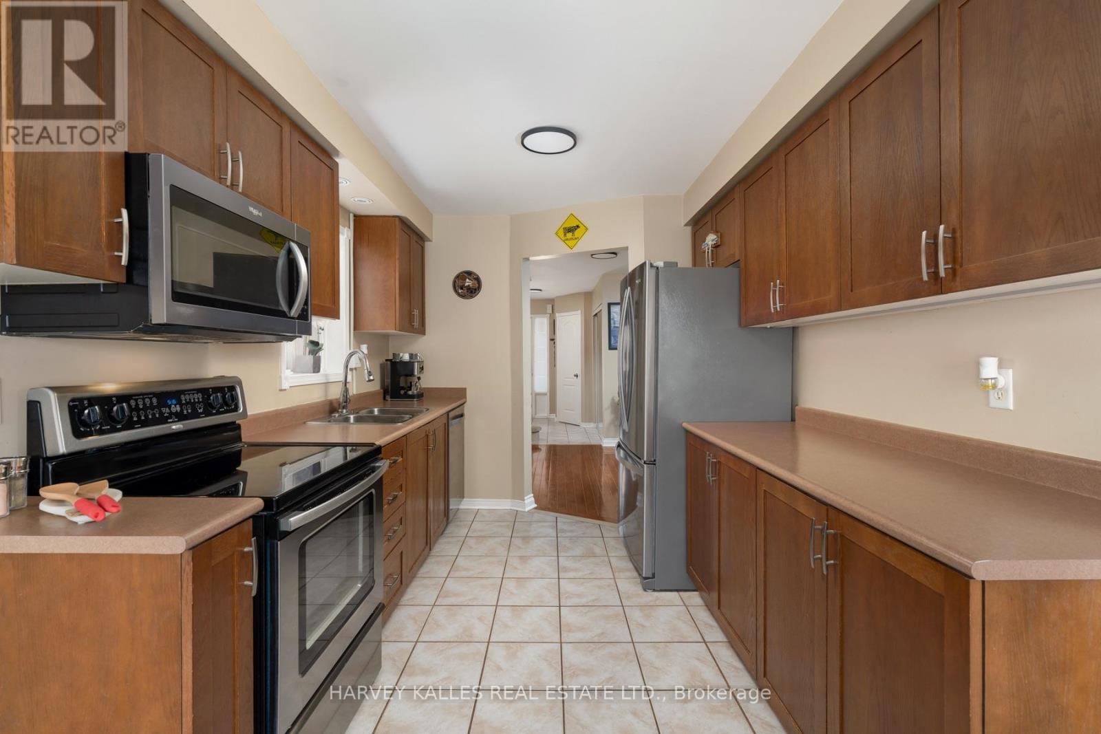 27 Hirst Avenue, Georgina, Ontario L4P 4E6 - Photo 12 - N13785778