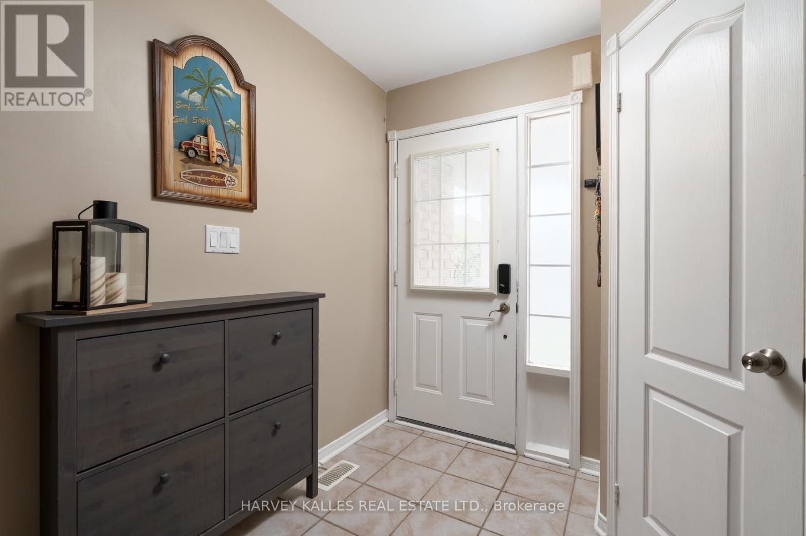 27 Hirst Avenue, Georgina, Ontario L4P 4E6 - Photo 3 - N13785778