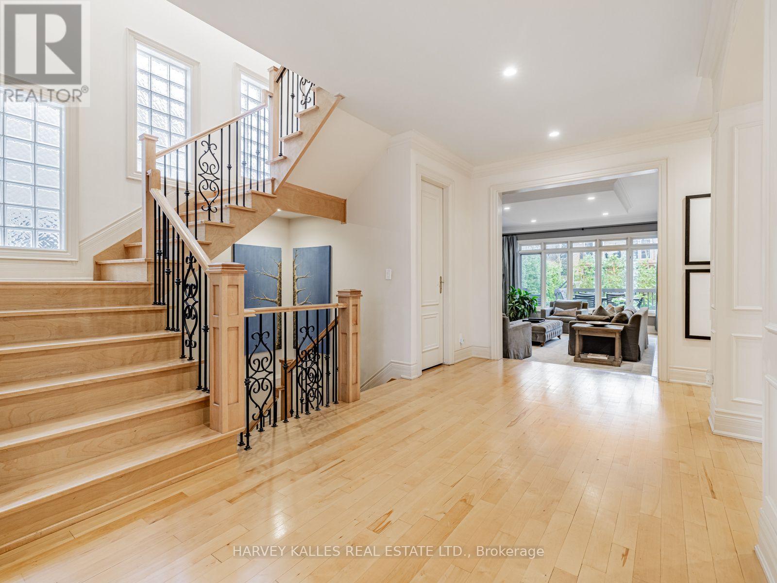 55 Viewmount Avenue, Toronto, Ontario M6B 1T2 - Photo 13 - C13786194