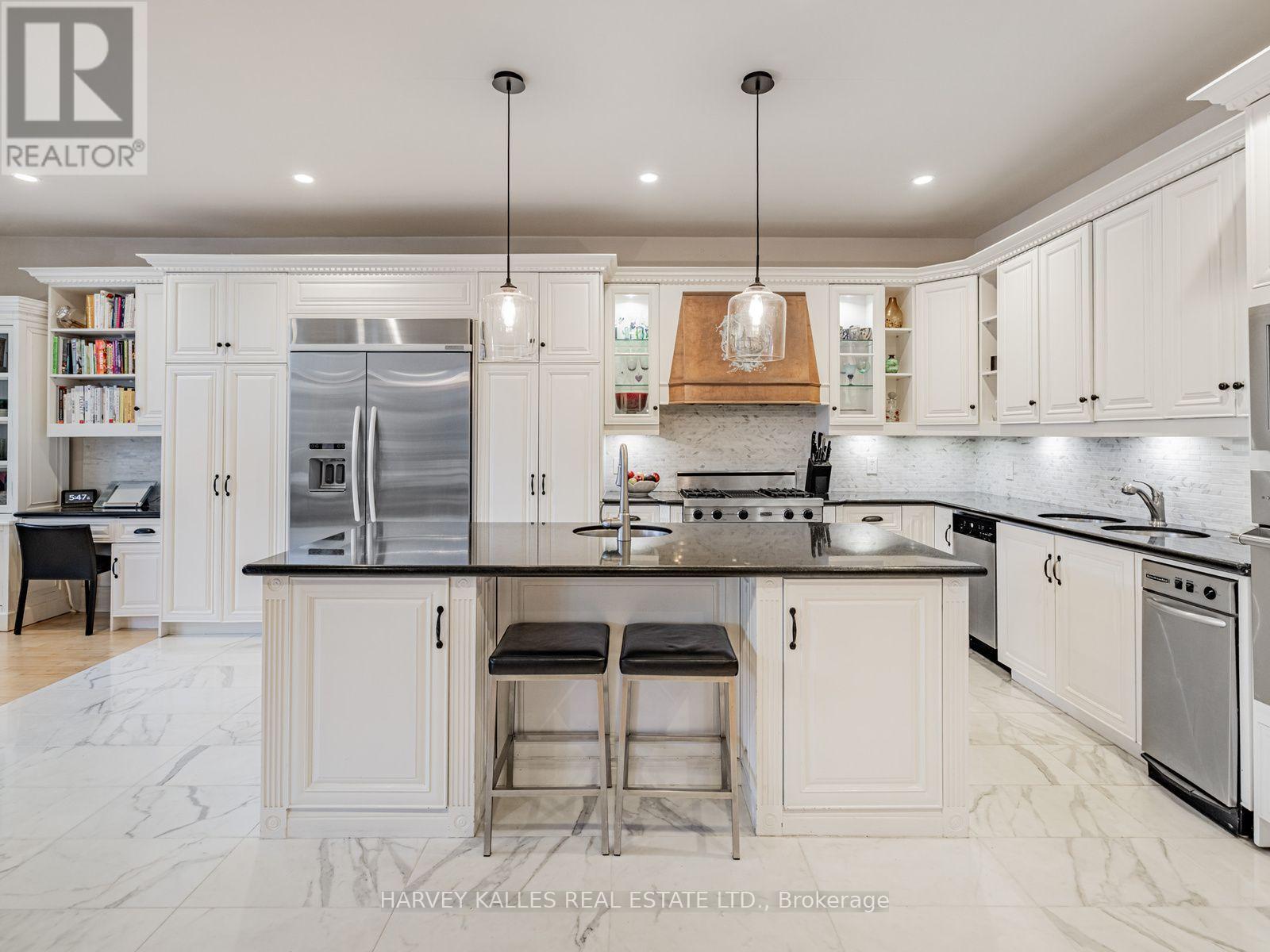 55 Viewmount Avenue, Toronto, Ontario M6B 1T2 - Photo 17 - C13786194