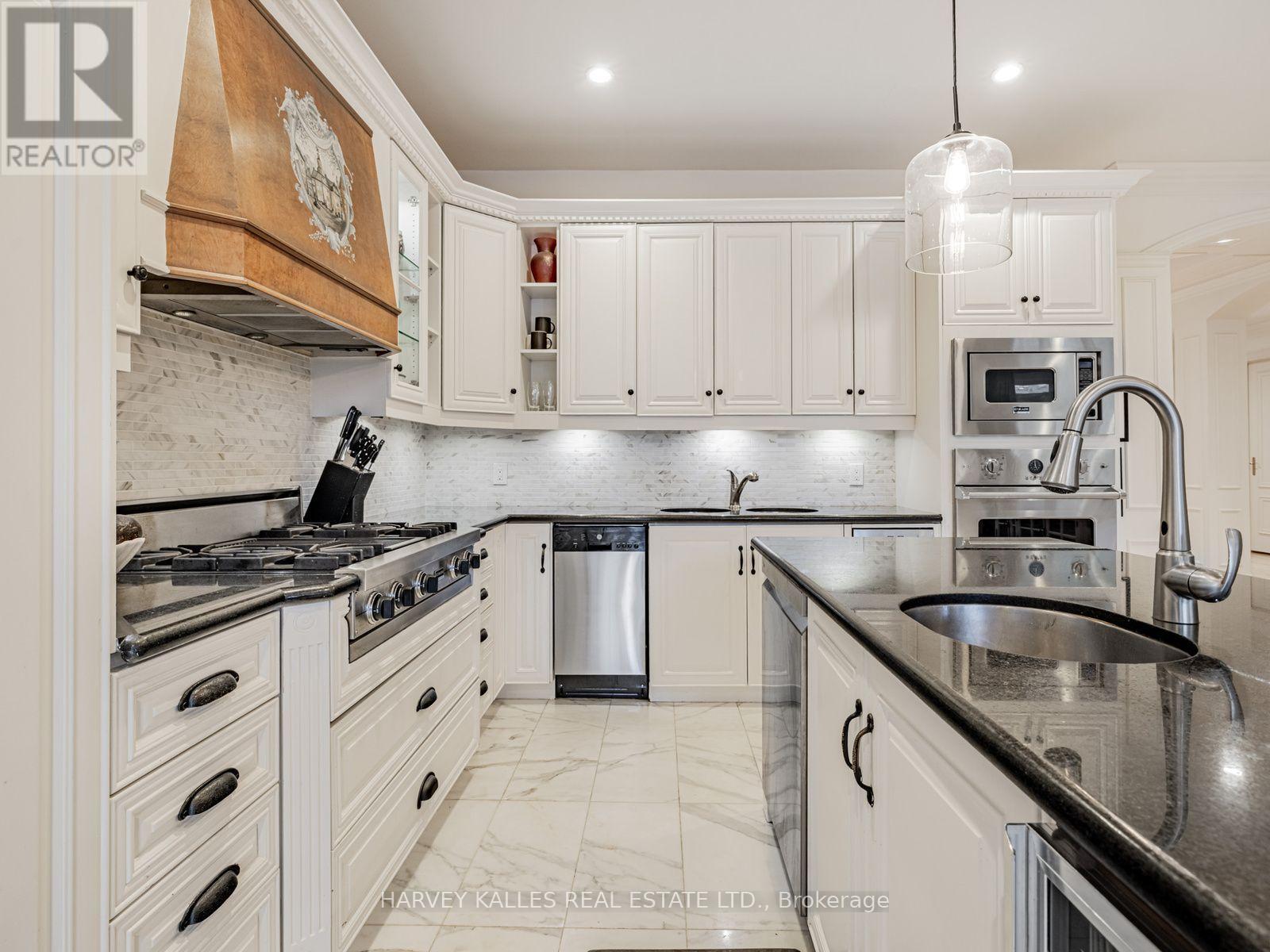 55 Viewmount Avenue, Toronto, Ontario M6B 1T2 - Photo 19 - C13786194