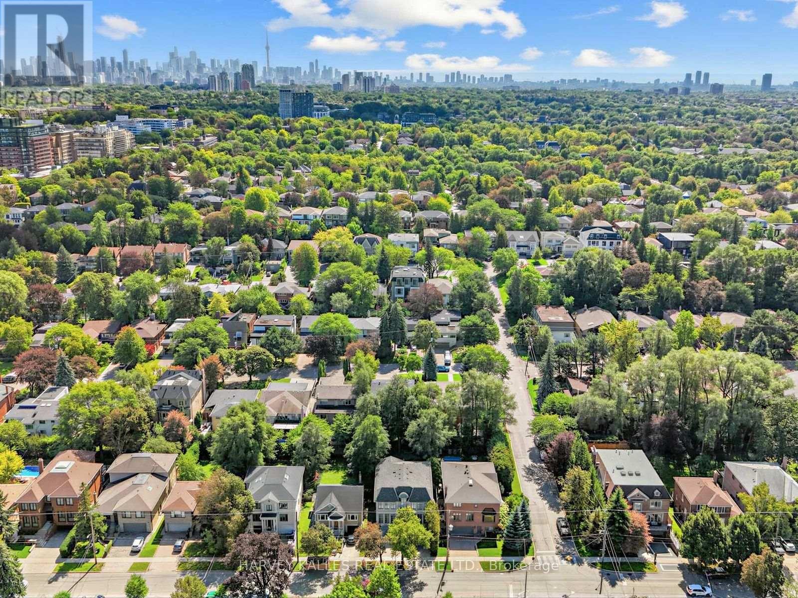 55 Viewmount Avenue, Toronto, Ontario M6B 1T2 - Photo 2 - C13786194
