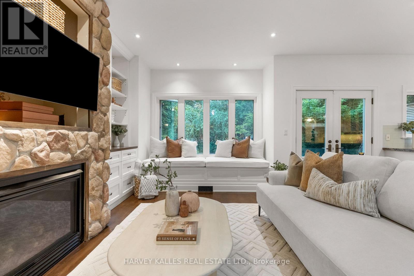121 Johnston Avenue, Toronto, Ontario  M2N 1H1 - Photo 13 - C13786852