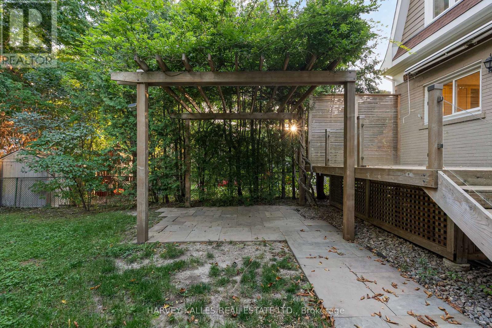 121 Johnston Avenue, Toronto, Ontario  M2N 1H1 - Photo 43 - C13786852