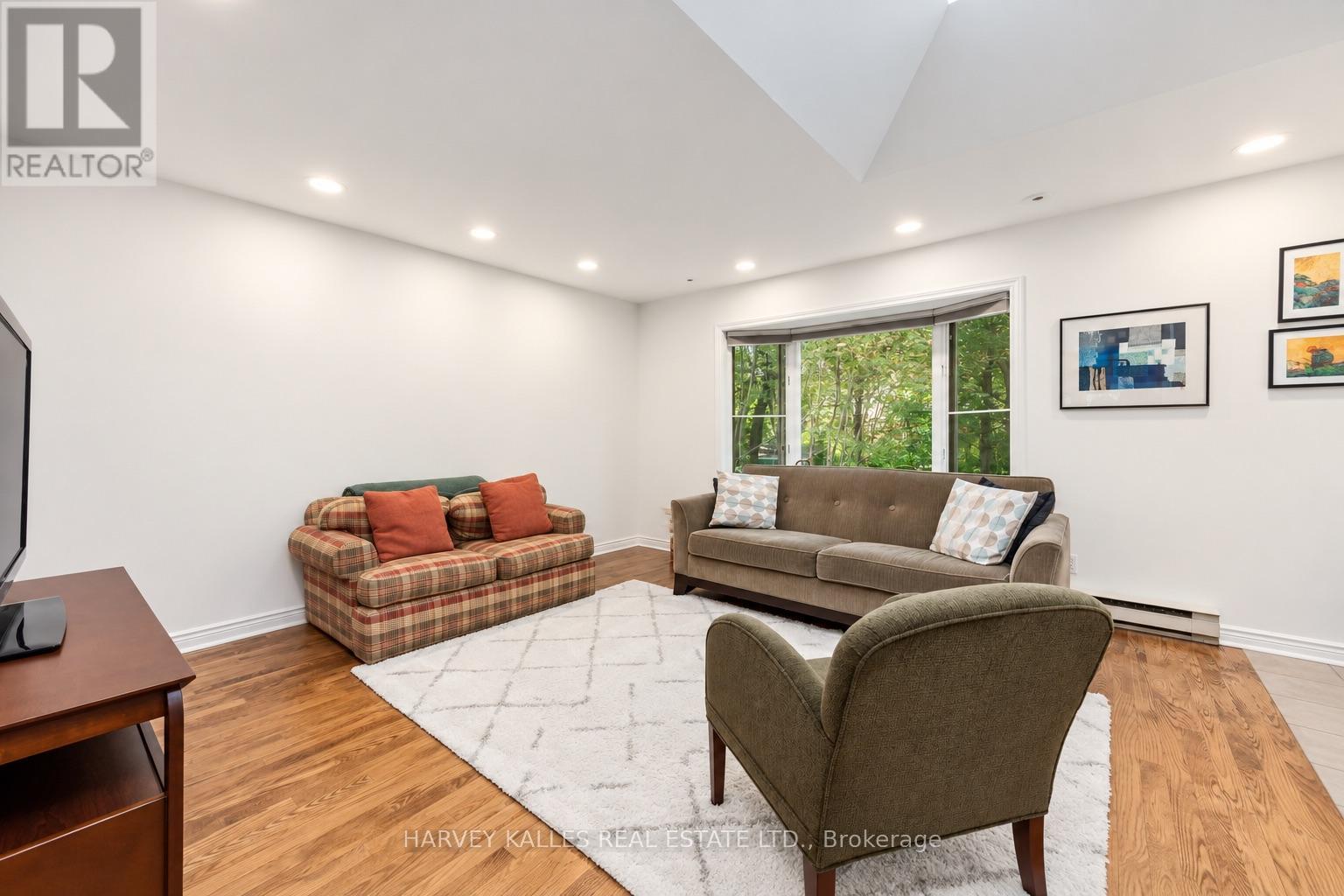 52 Park Hill Road, Toronto, Ontario M6C 3N1 - Photo 11 - C13787200