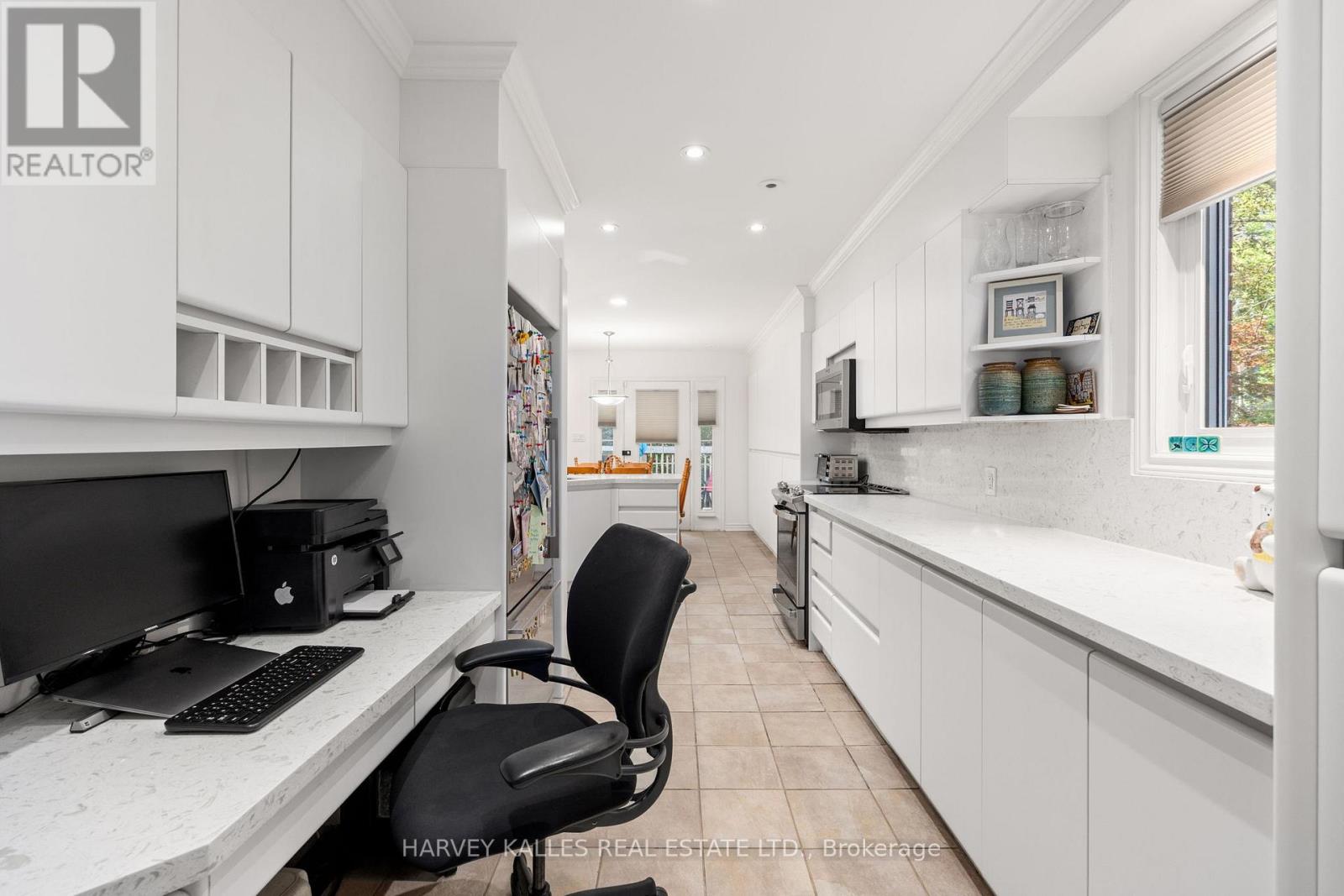 52 Park Hill Road, Toronto, Ontario M6C 3N1 - Photo 18 - C13787200