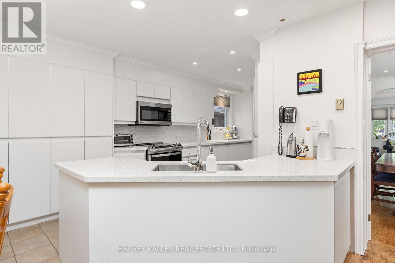 52 Park Hill Road, Toronto, Ontario M6C 3N1 - Photo 8 - C13787200