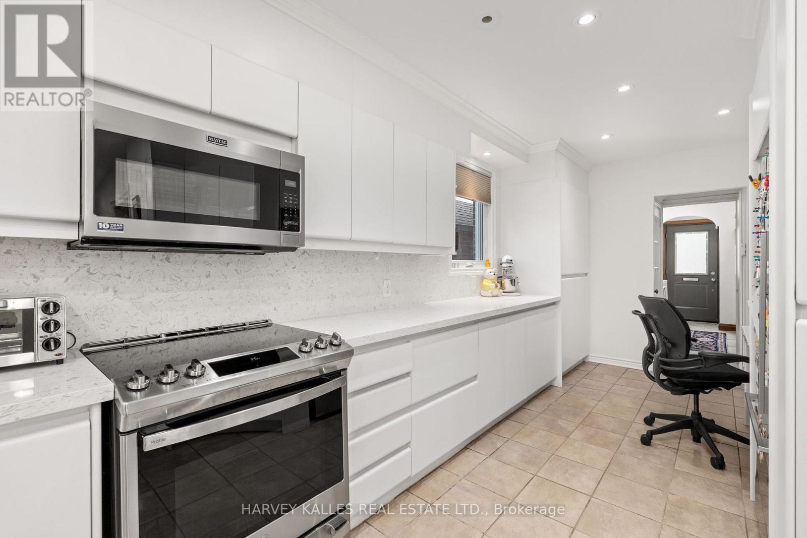 52 Park Hill Road, Toronto, Ontario M6C 3N1 - Photo 9 - C13787200