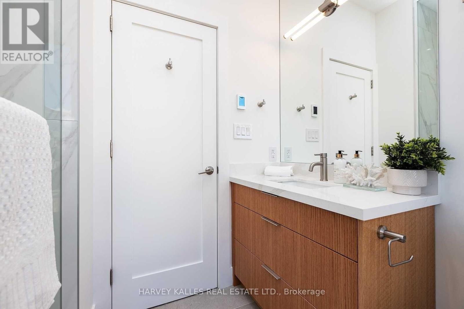 165r Wychwood Avenue, Toronto, Ontario M6C 2T4 - Photo 17 - C13790844