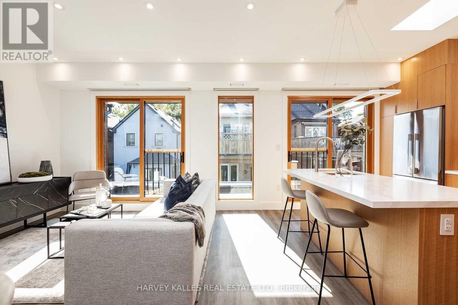 165r Wychwood Avenue, Toronto, Ontario M6C 2T4 - Photo 7 - C13790844