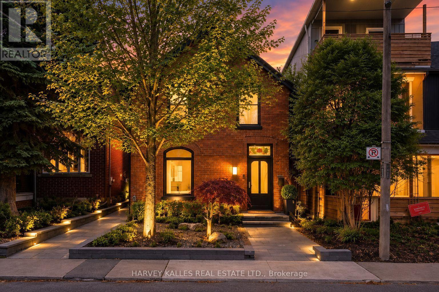 239 BORDEN STREET, Toronto, Ontario