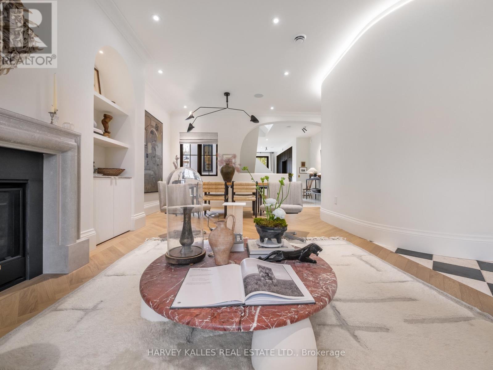 239 Borden Street, Toronto, Ontario  M5S 2N5 - Photo 4 - C13792922