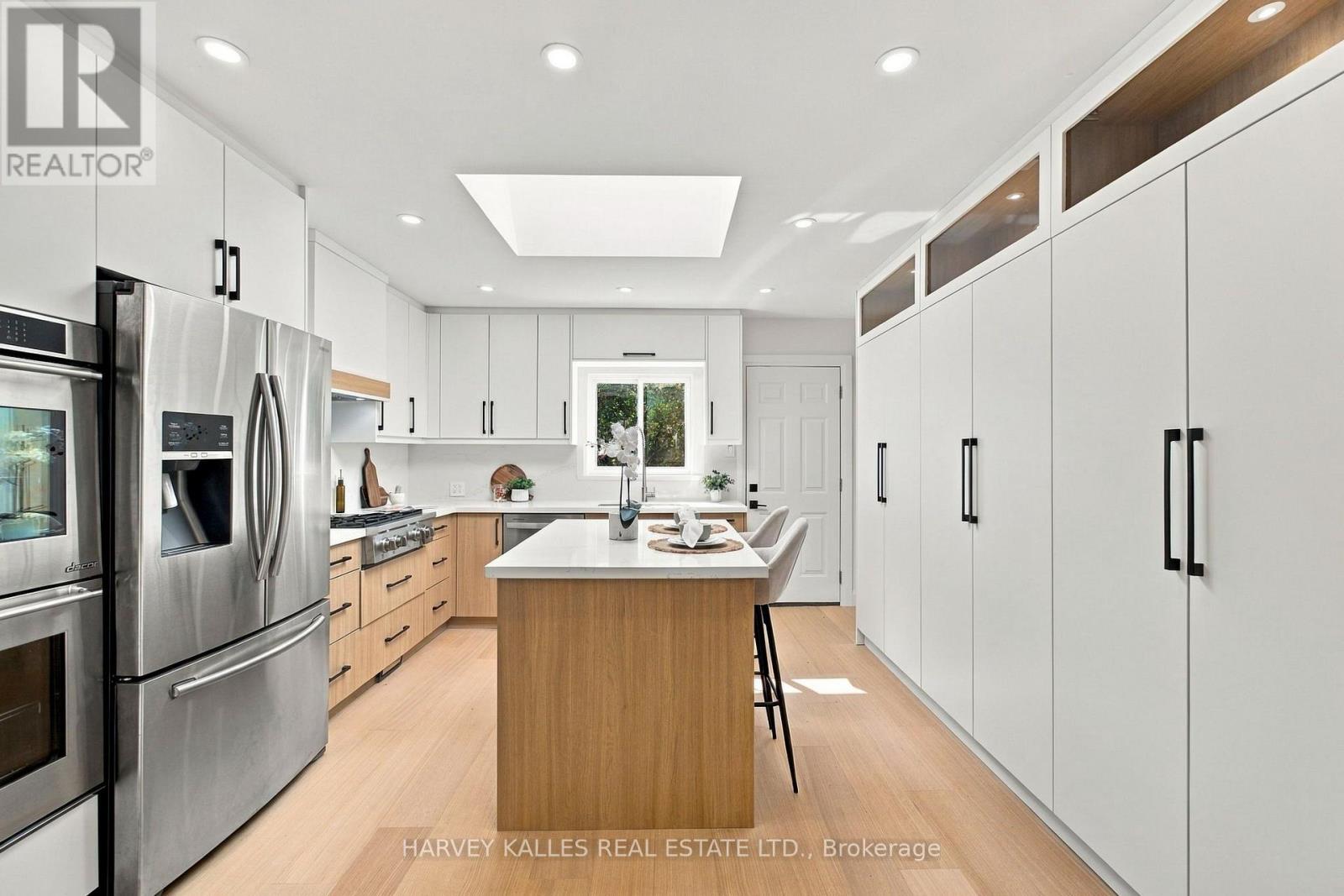547 Melrose Avenue, Toronto, Ontario M5M 2A4 - Photo 12 - C13793344