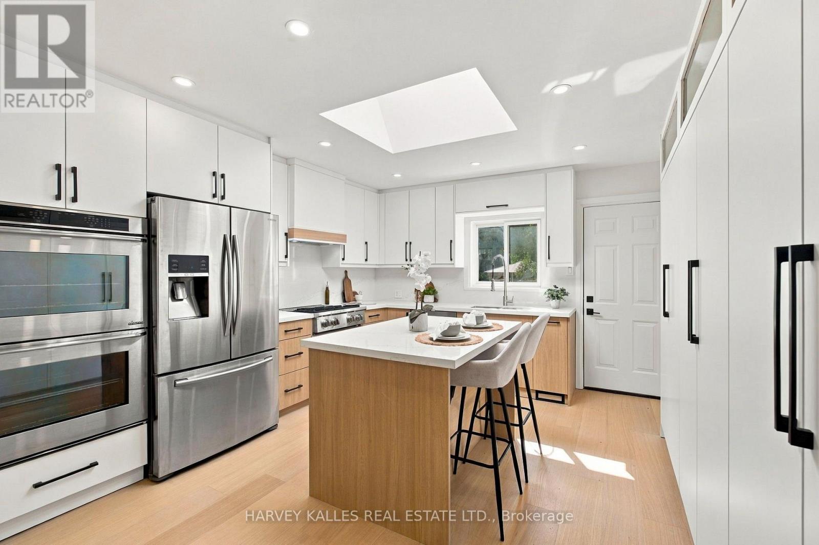 547 Melrose Avenue, Toronto, Ontario M5M 2A4 - Photo 13 - C13793344