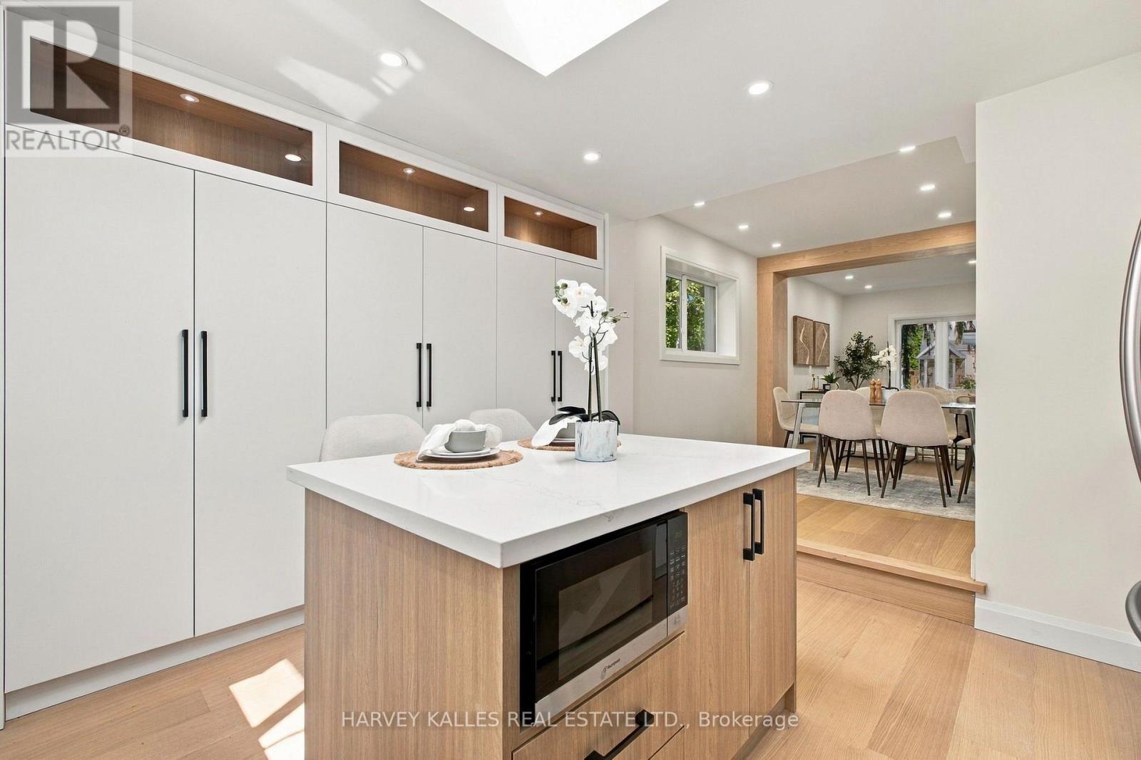 547 Melrose Avenue, Toronto, Ontario M5M 2A4 - Photo 14 - C13793344