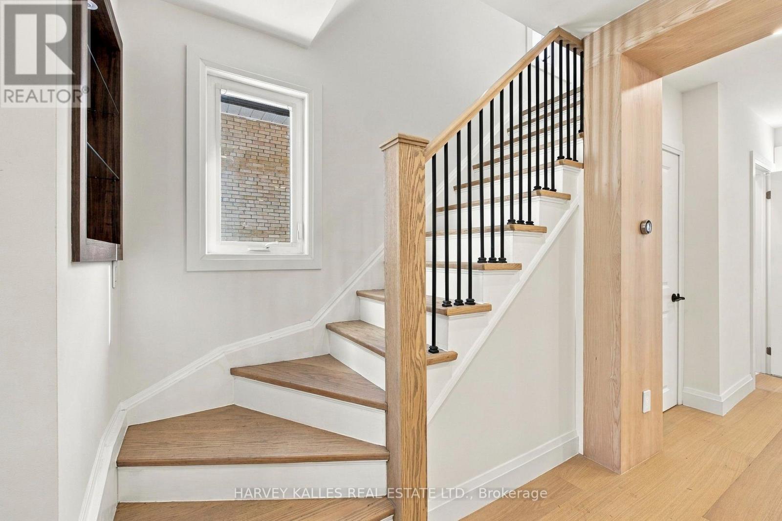 547 Melrose Avenue, Toronto, Ontario M5M 2A4 - Photo 5 - C13793344