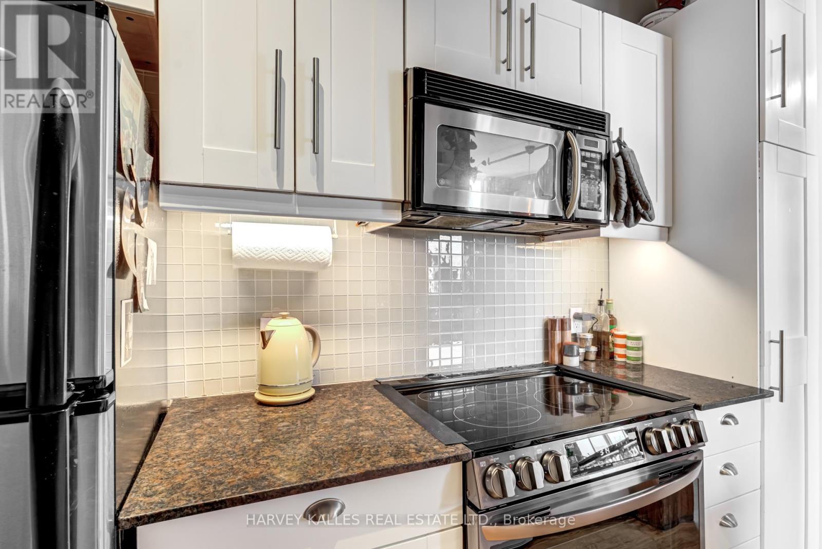 304 - 24 Noble Street, Toronto, Ontario  M6K 2C8 - Photo 11 - W13799174