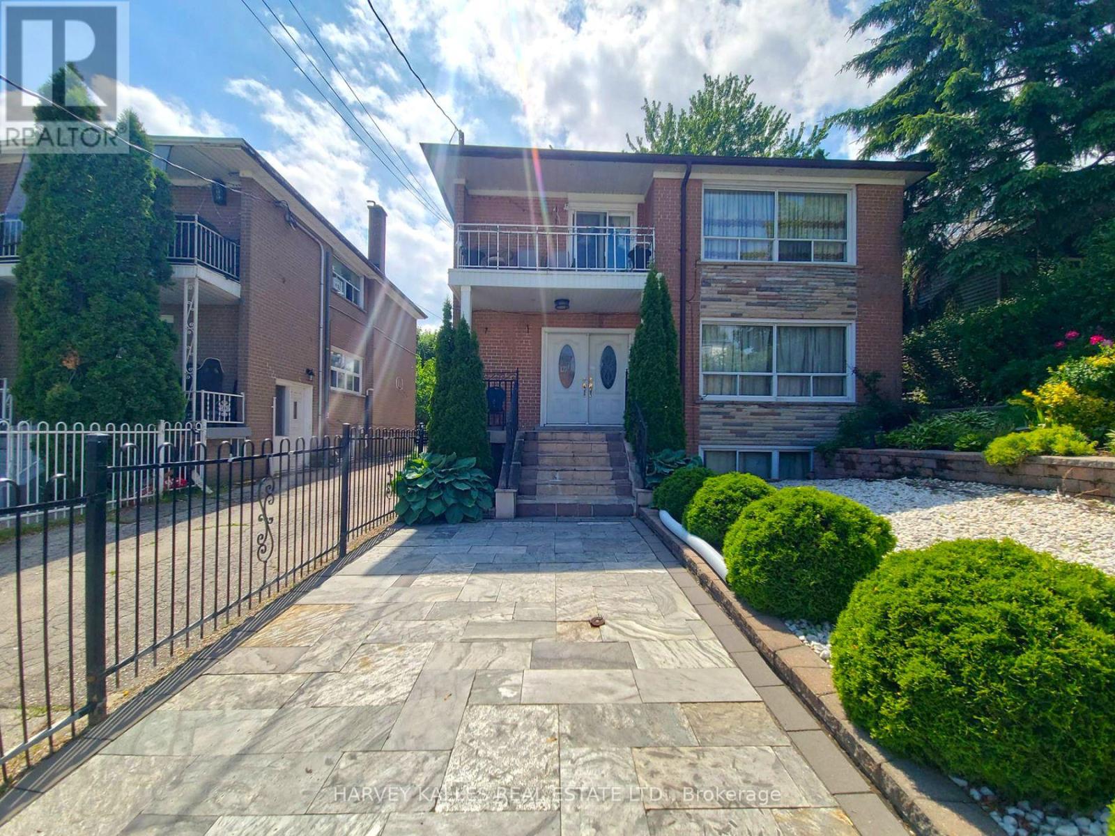 ROOM # 4 - 8 MEDFORD AVENUE, Toronto, Ontario