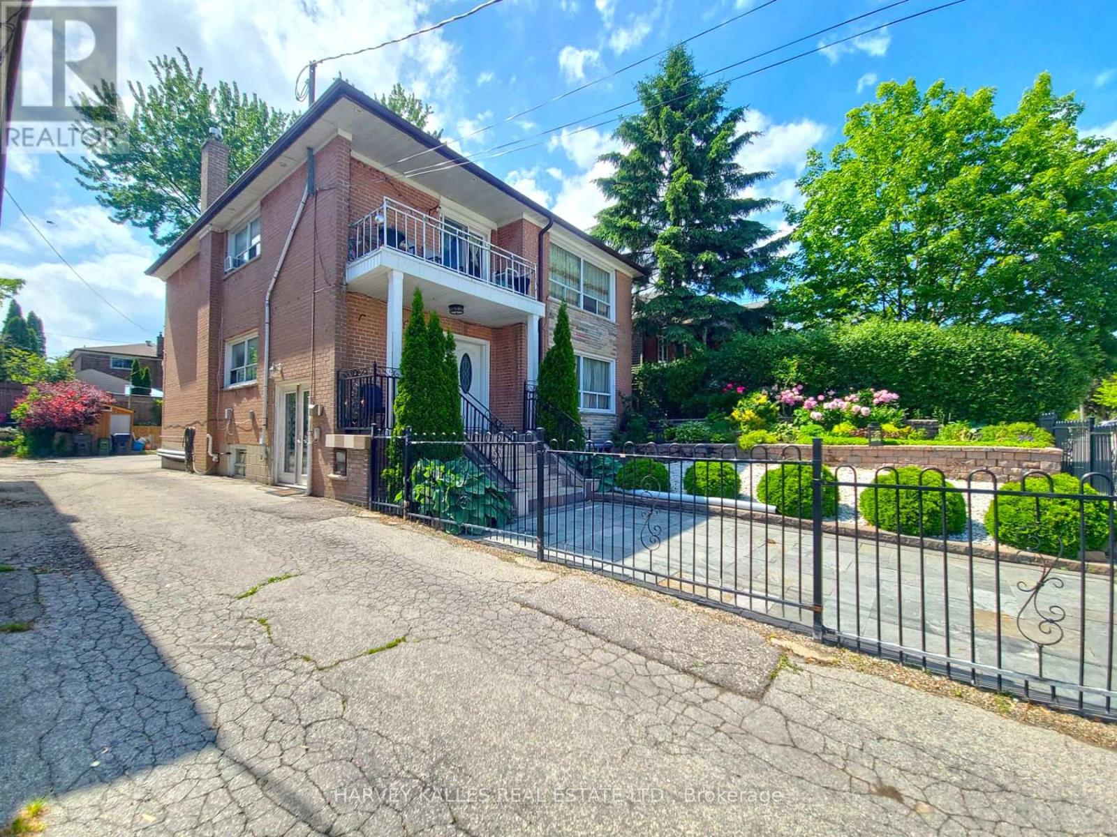 Room # 4 - 8 Medford Avenue, Toronto, Ontario M1L 4G2 - Photo 2 - E13801534
