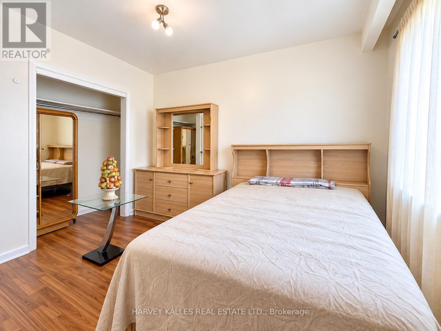 Room # 4 - 8 Medford Avenue, Toronto, Ontario M1L 4G2 - Photo 3 - E13801534