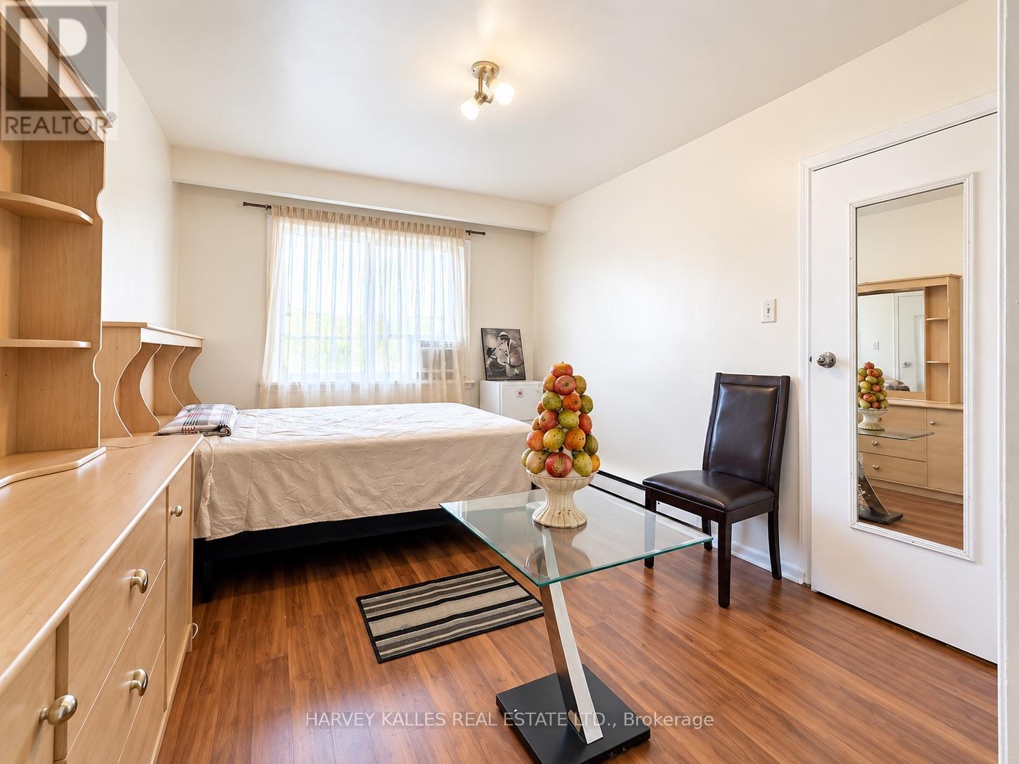 Room # 4 - 8 Medford Avenue, Toronto, Ontario M1L 4G2 - Photo 4 - E13801534