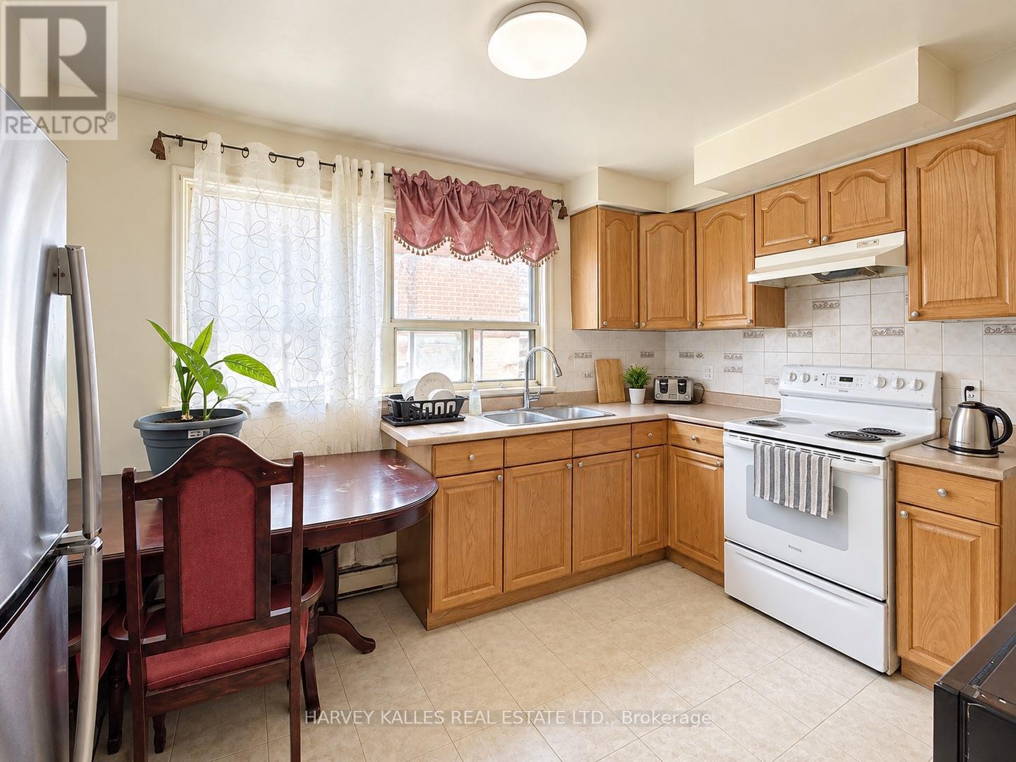 Room # 4 - 8 Medford Avenue, Toronto, Ontario M1L 4G2 - Photo 7 - E13801534