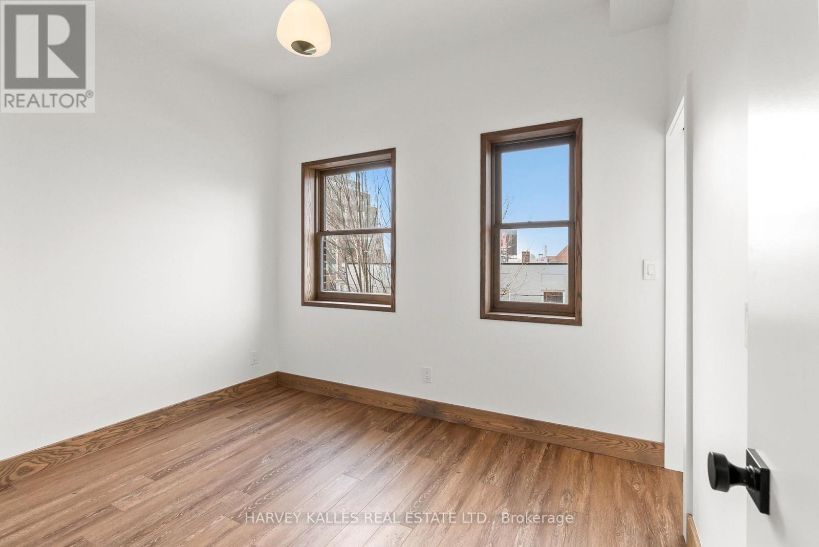 One - 663 Greenwood Avenue, Toronto, Ontario M4J 4B3 - Photo 12 - E13803548