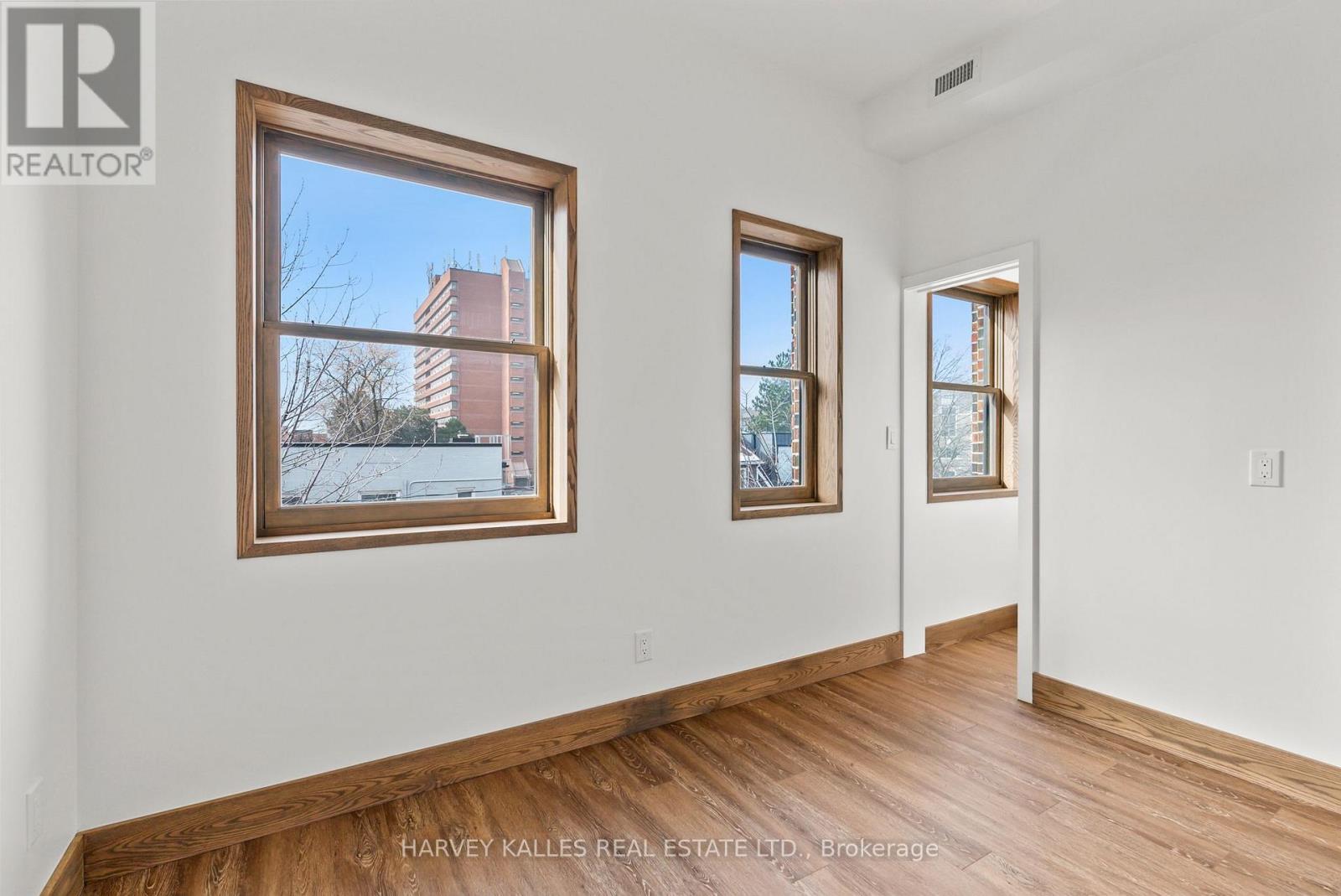 One - 663 Greenwood Avenue, Toronto, Ontario M4J 4B3 - Photo 14 - E13803548