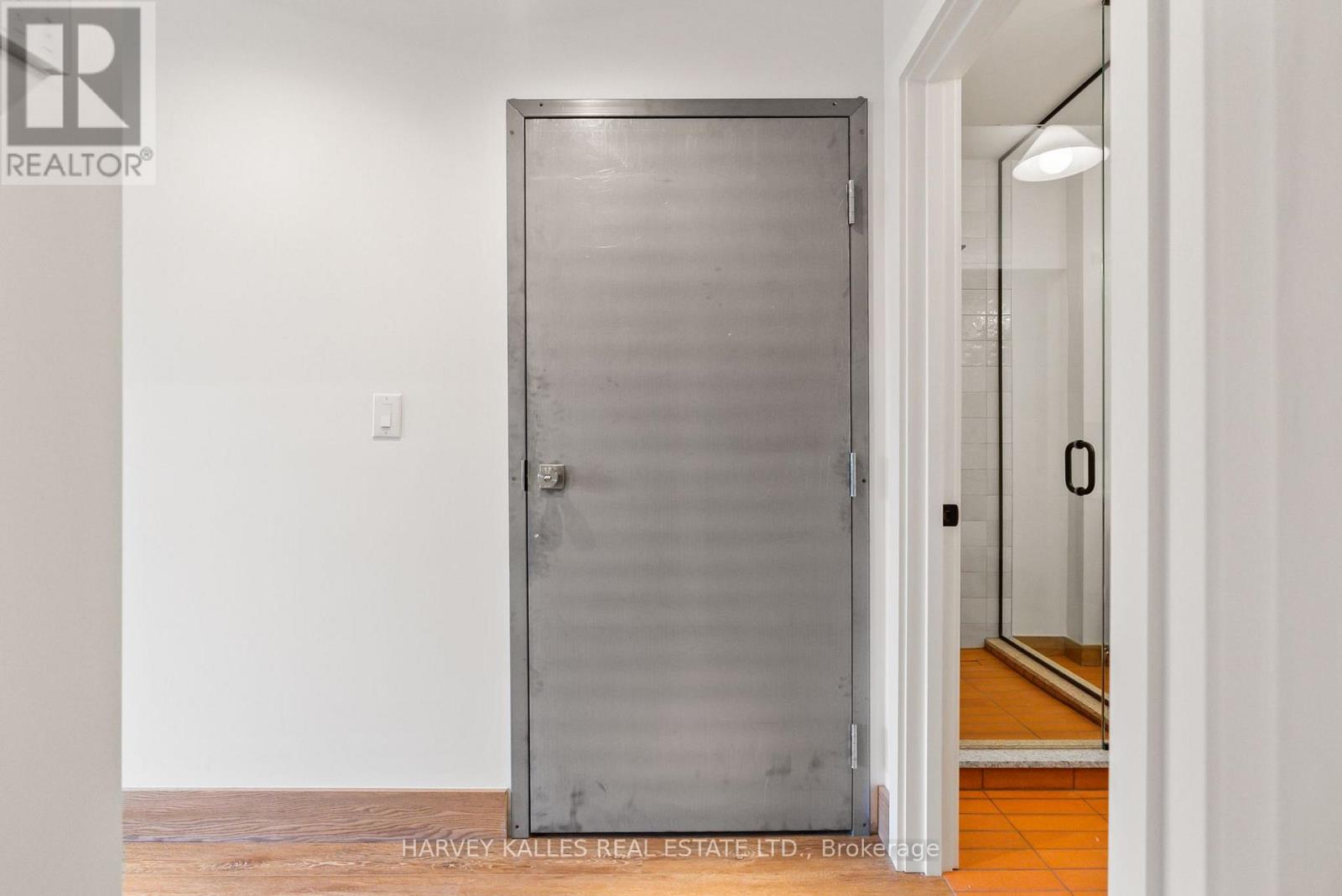One - 663 Greenwood Avenue, Toronto, Ontario M4J 4B3 - Photo 3 - E13803548