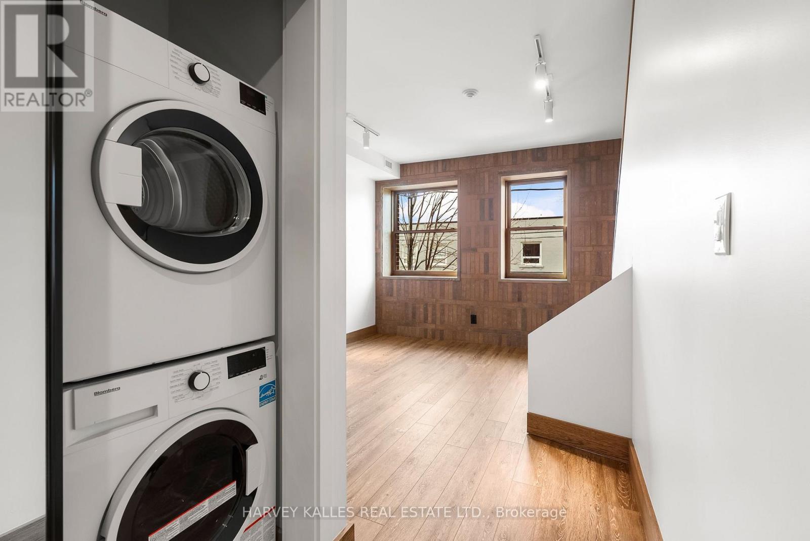 One - 663 Greenwood Avenue, Toronto, Ontario M4J 4B3 - Photo 37 - E13803548