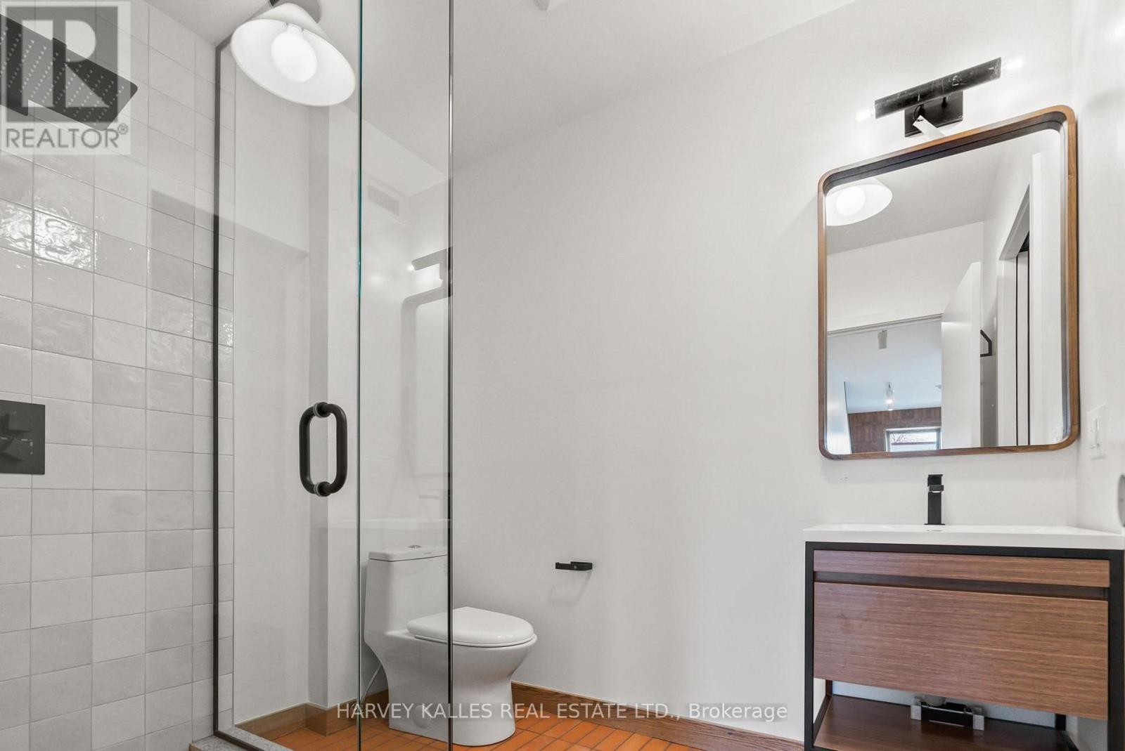 One - 663 Greenwood Avenue, Toronto, Ontario M4J 4B3 - Photo 4 - E13803548
