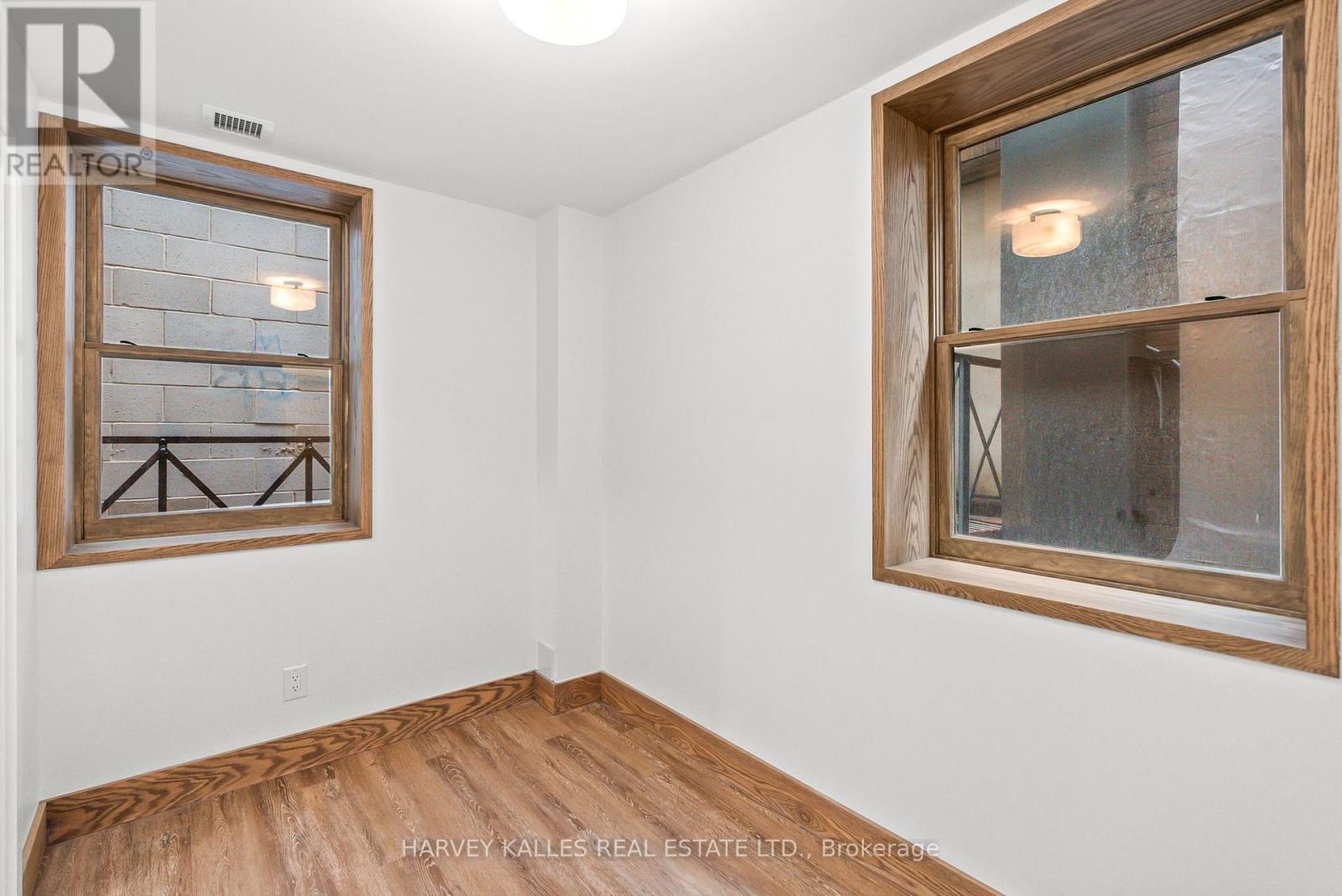 One - 663 Greenwood Avenue, Toronto, Ontario M4J 4B3 - Photo 5 - E13803548