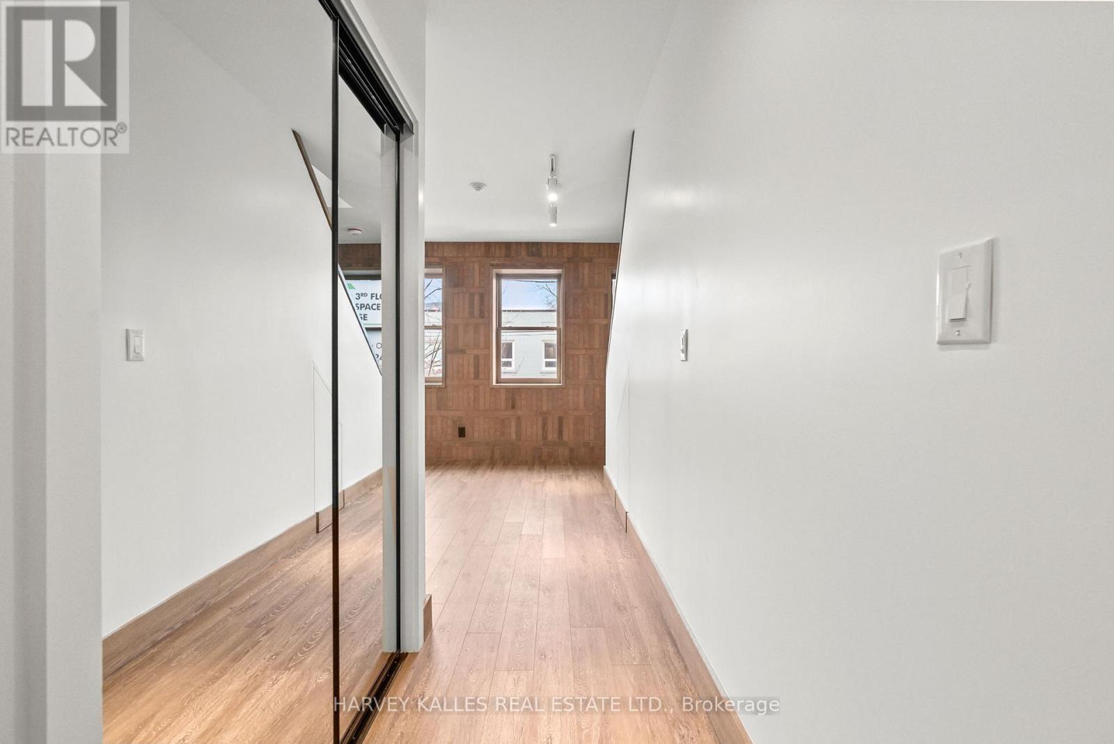 One - 663 Greenwood Avenue, Toronto, Ontario M4J 4B3 - Photo 8 - E13803548