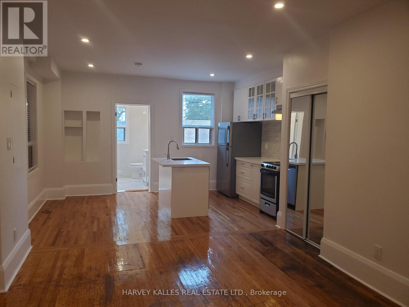 Main - 1300 Lansdowne Avenue, Toronto, Ontario M6K 2V9 - Photo 3 - W13807080
