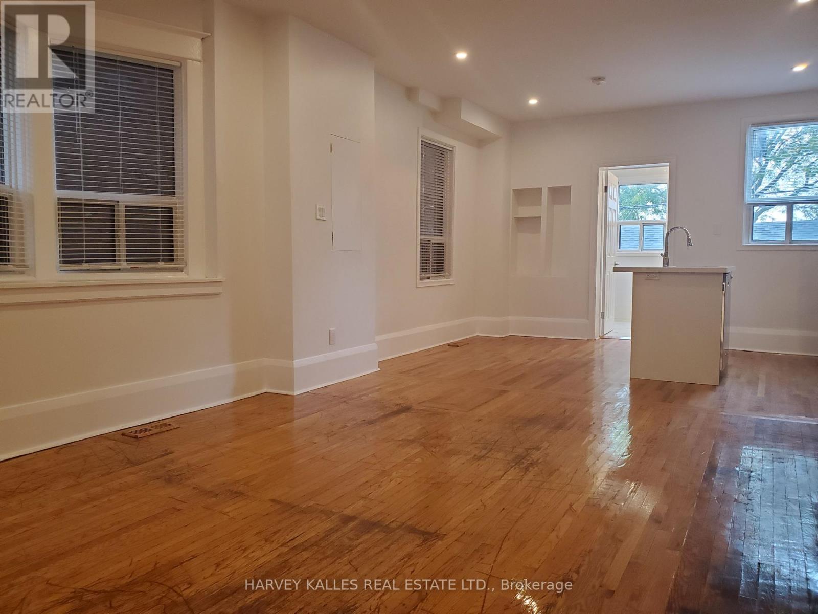 Main - 1300 Lansdowne Avenue, Toronto, Ontario M6K 2V9 - Photo 4 - W13807080