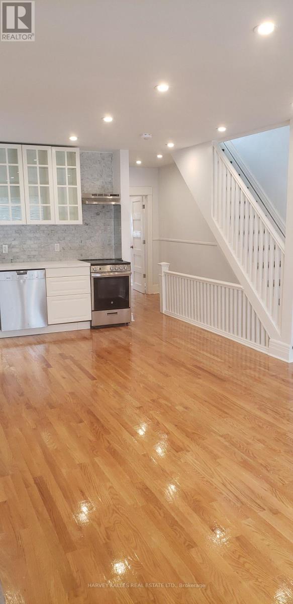 Upper - 226 Ashworth Avenue, Toronto, Ontario  M6G 2A7 - Photo 10 - C13807250