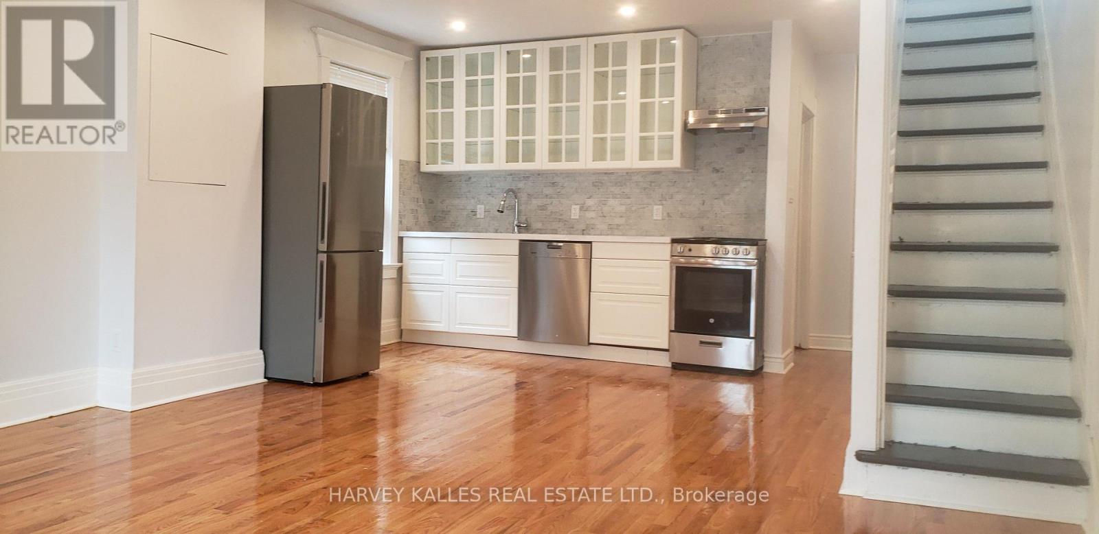 Upper - 226 Ashworth Avenue, Toronto, Ontario  M6G 2A7 - Photo 8 - C13807250